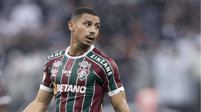 Andre (Fluminense): Tiền vệ người Brazil có vẻ sẽ chuyển đến Fulham nhưng The Cottagers đã ký hợp đồng với Sander Berge - một mục tiêu khác của Man United. Andre có giá vào khoảng 25 triệu bảng. Cầu thủ 22 tuổi này có kỹ thuật tuyệt vời và sự điềm tĩnh tuyệt vời khi cầm bóng. Đây là điều mà lựa chọn hiện tại của Man United, Casemiro, đang thiếu.