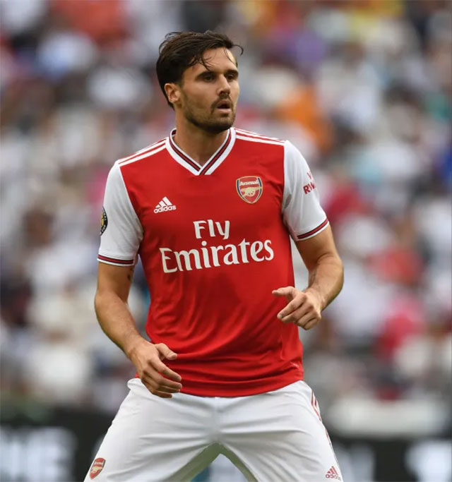 Jenkinson từng có thời gian thi đấu cho Arsenal